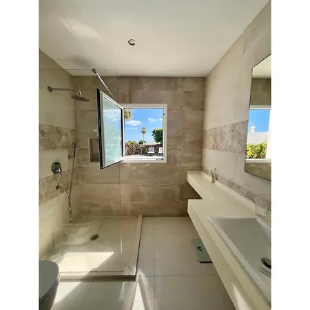 Infinity Exclusive Tías